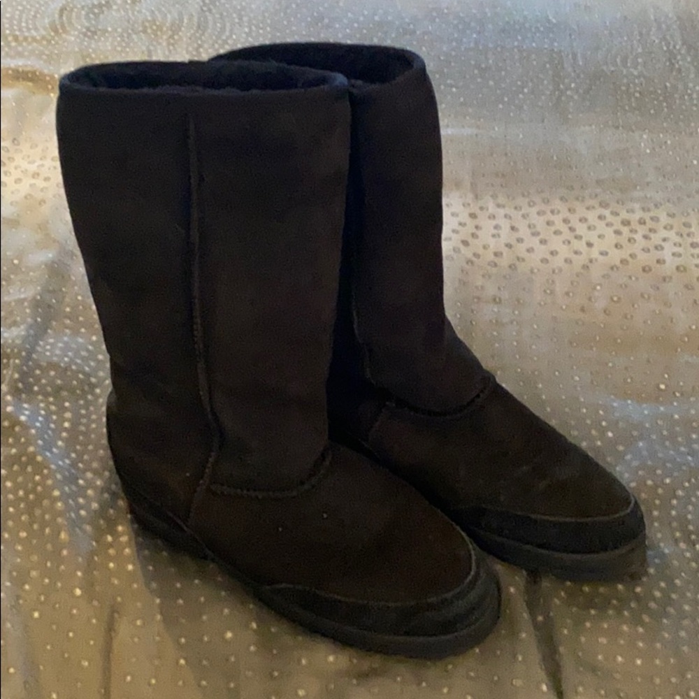 Ugg look alikes. Black size 7. Sheepskin in & out.